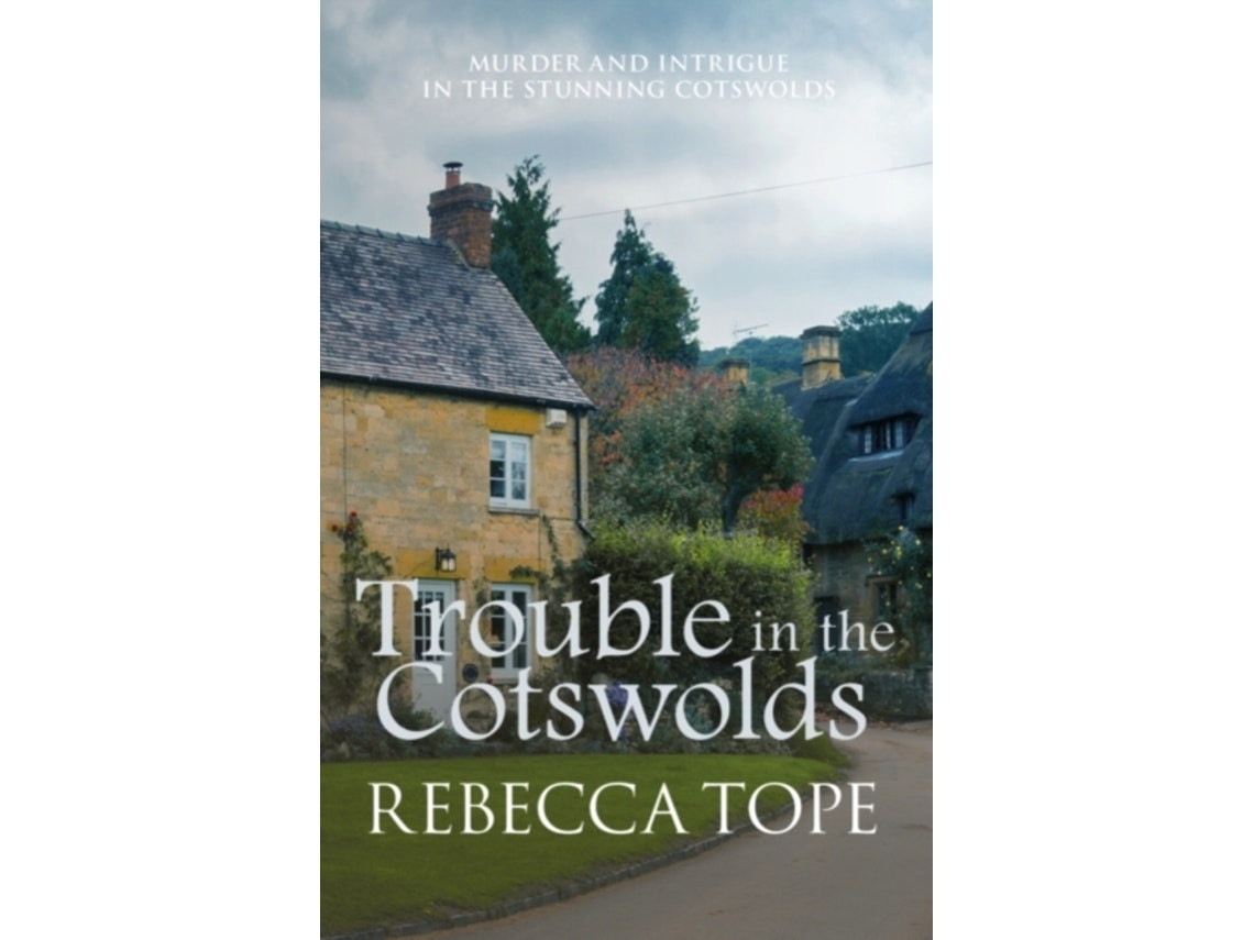 Trouble in the Cotswolds de Rebecca Tope (Inglés)