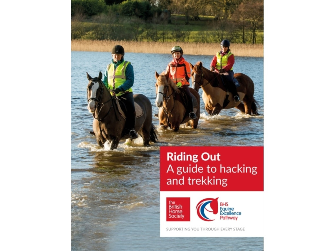 Riding Out by The British Horse Society (English)