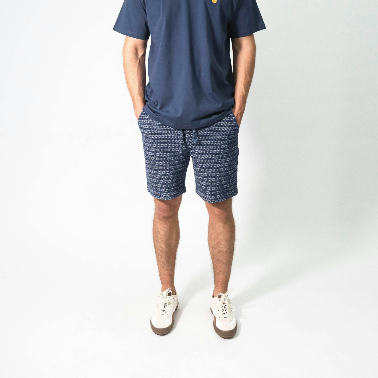 Shorts indigo em algodão