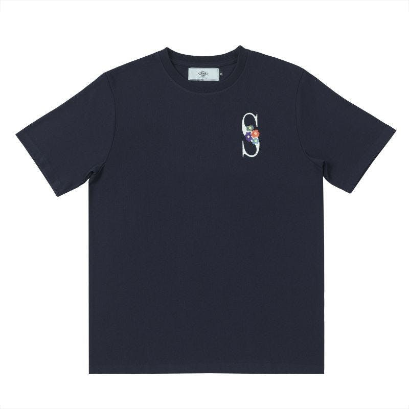 T-shirt com bordado nostálgico