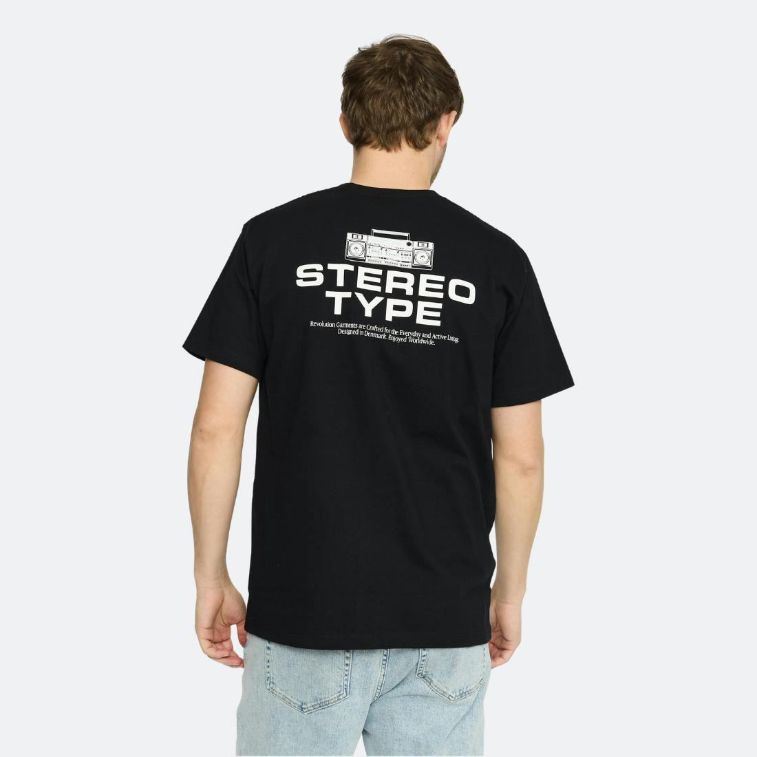 T-shirt aplicada em algodão orgânico, manga curta, decote redondo, estampada nas costas