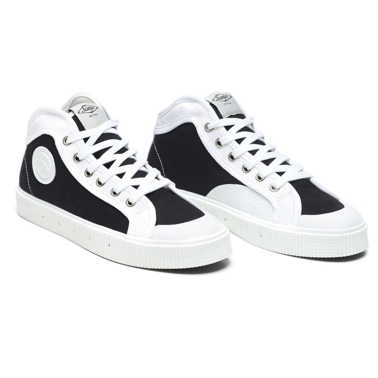 Sneakers K100 em lona preta e branca