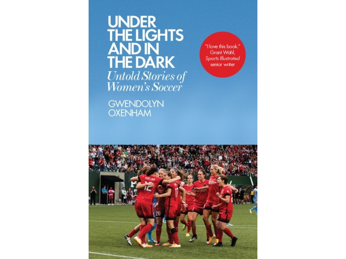 Under the Lights and in the Dark de Gwendolyn Oxenham (Inglés)