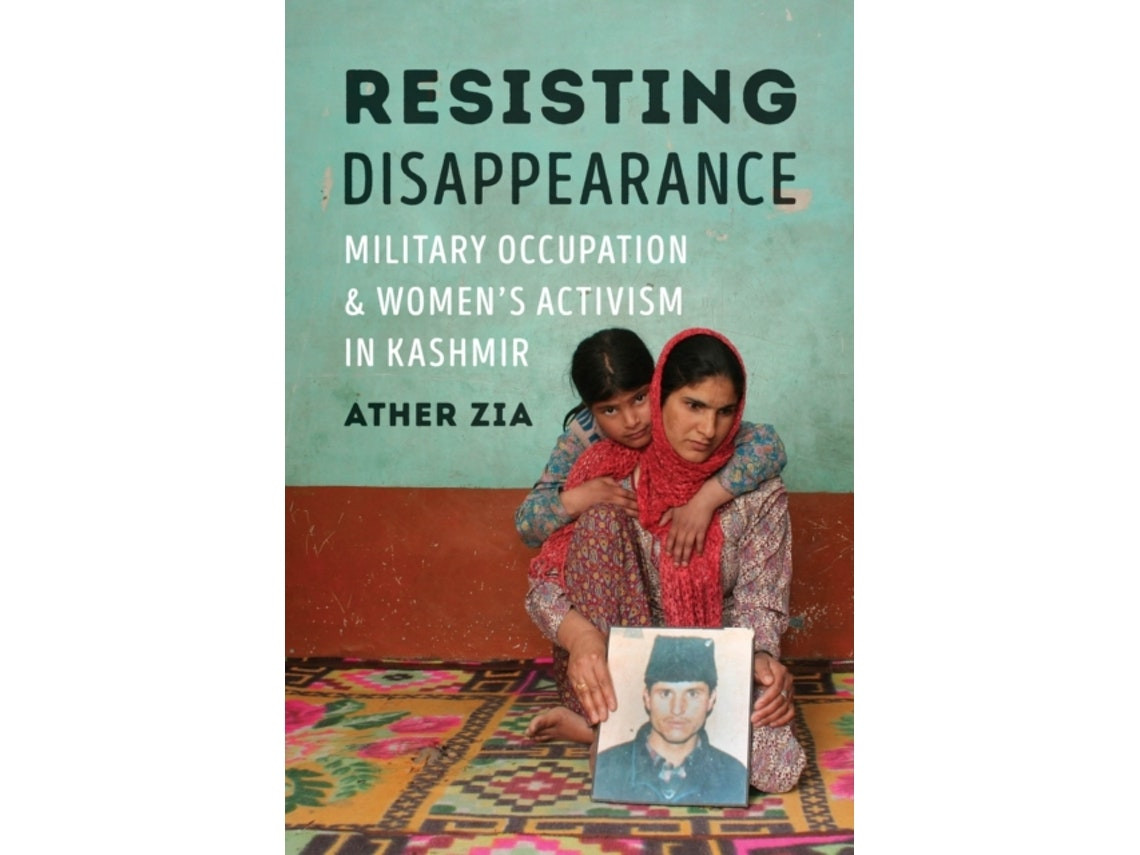 Resisting Disappearance de Ather Zia (Inglés)