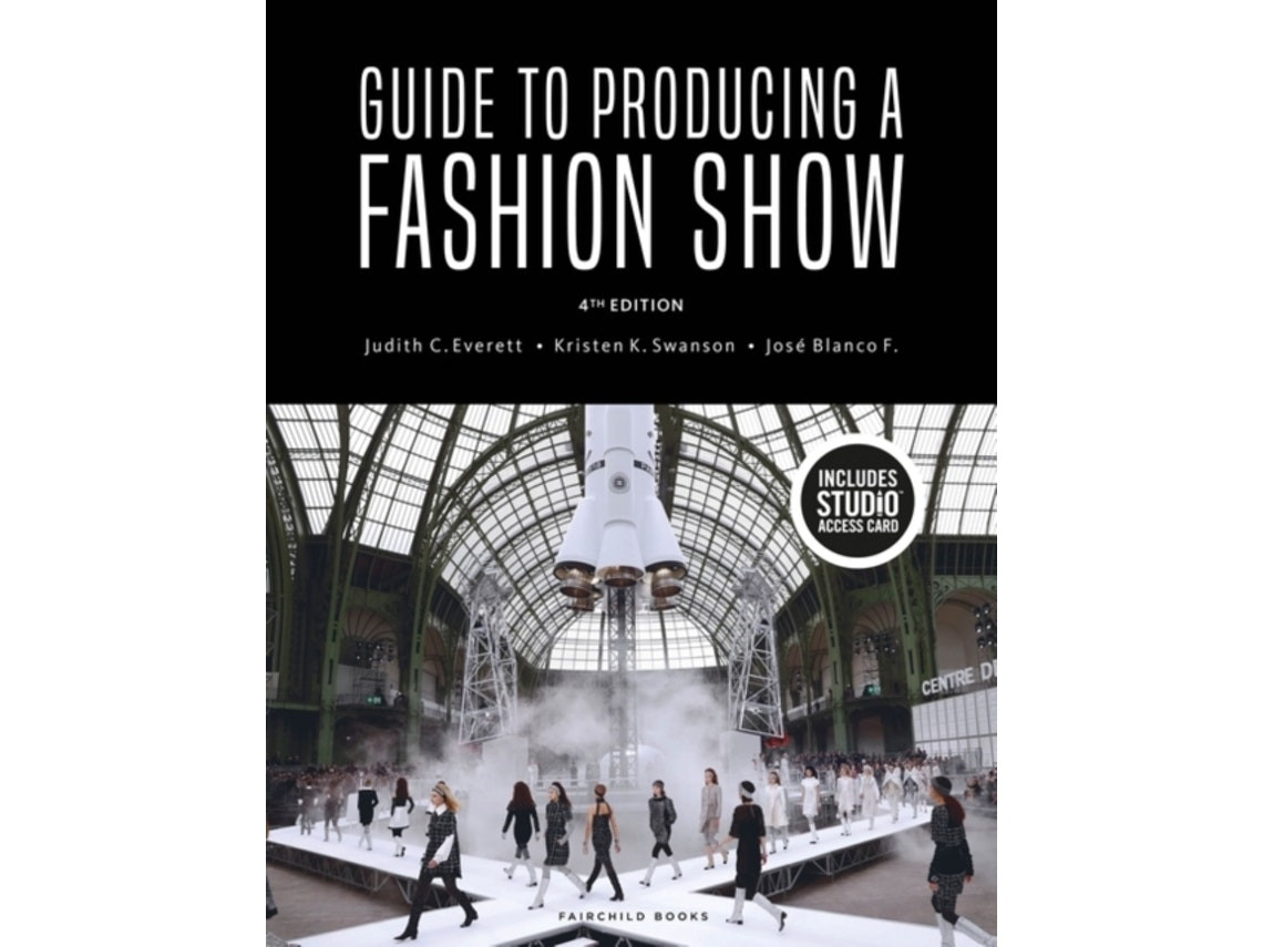 Guide to Producing a Fashion Show by Everett, Swanson and Jose Blanco (English)