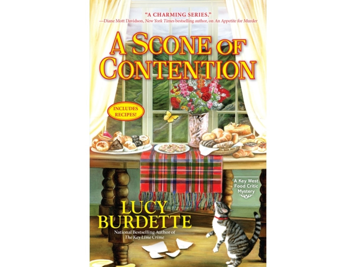A Scone of Contention de Lucy Burdette (Inglés)