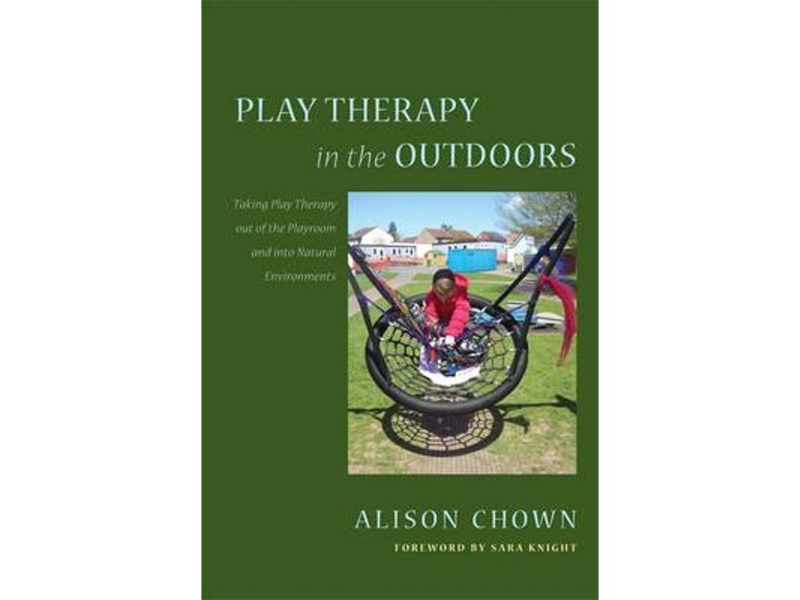 Play Therapy in the Outdoors de Alison Chown (Inglés)