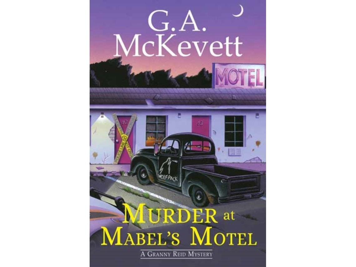 Murder at Mabel's Motel de G. A. McKevett (Inglés)