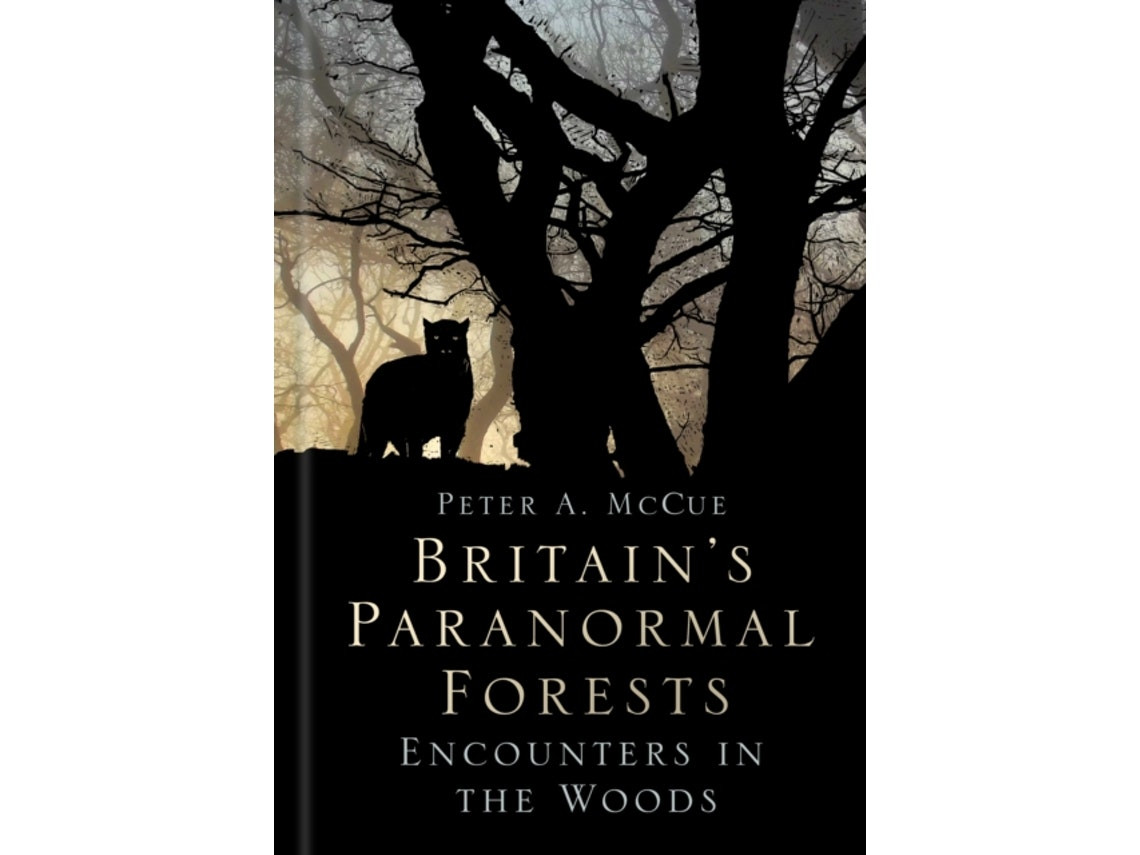 Britain's Paranormal Forests de Peter A. McCue (Inglés)
