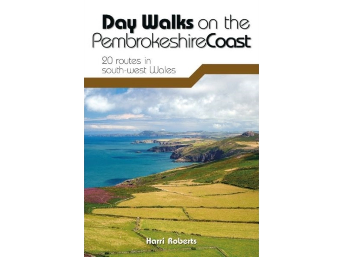 Day Walks on the Pembrokeshire Coast by Harri Roberts (English)