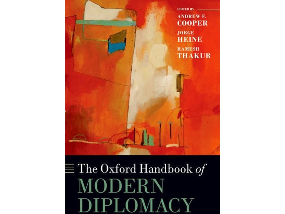 The Oxford Handbook of Modern Diplomacy de Andrew F. Cooper, Jorge Heine, Ramesh Thakur (Inglés)