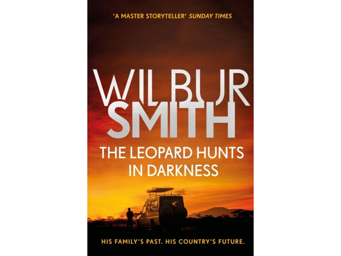 The Leopard Hunts in Darkness de Wilbur Smith (Inglés)