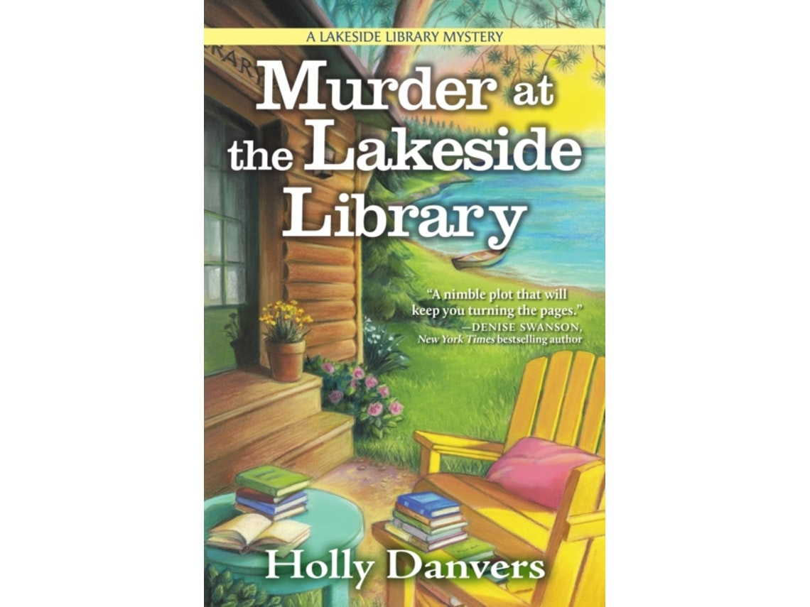 Murder at the Lakeside Library de Holly Danvers (Inglés)