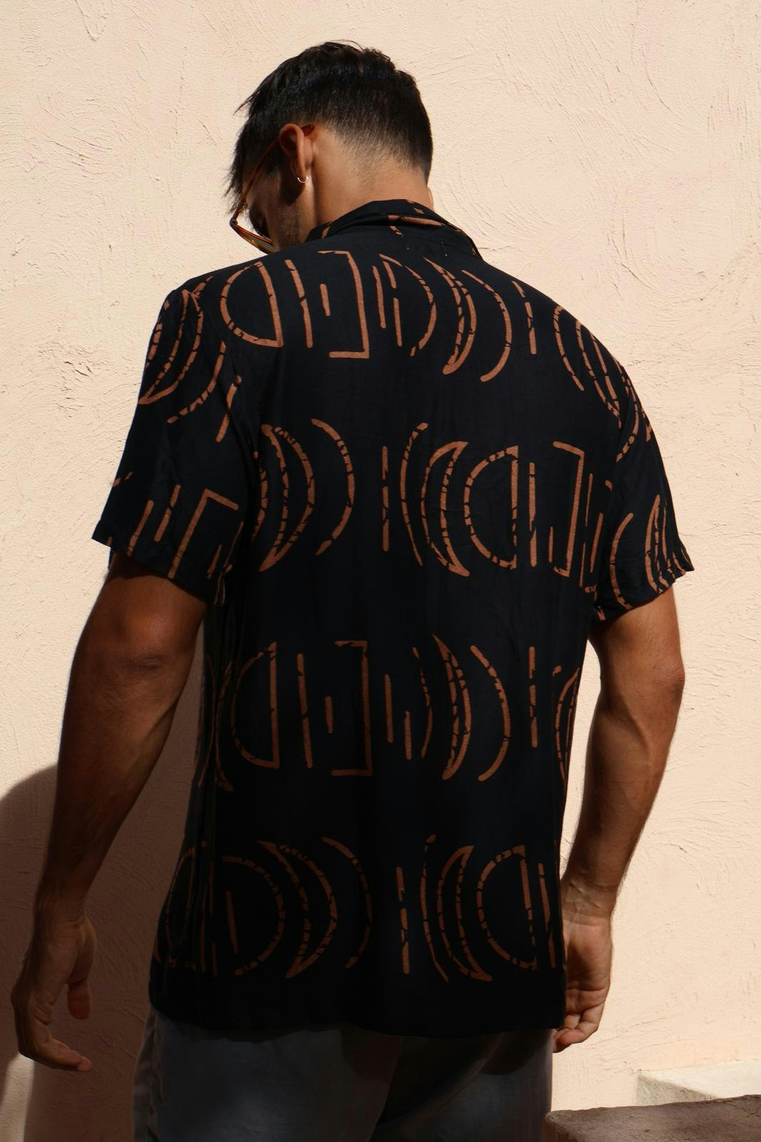 Shirt with semicircle pattern black