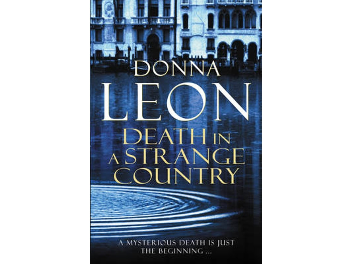 Death in a Strange Country de Donna Leon (Inglés)