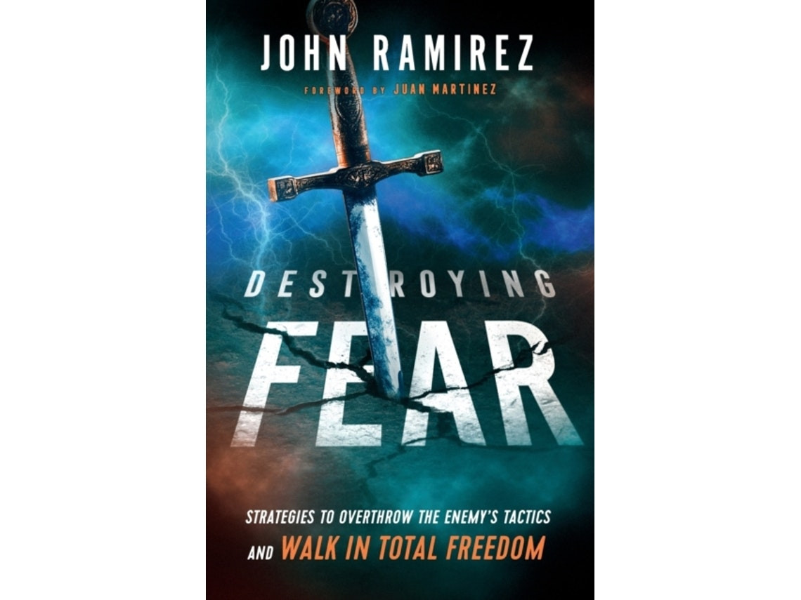 Destroying Fear by John Ramirez and Juan Martinez (English)