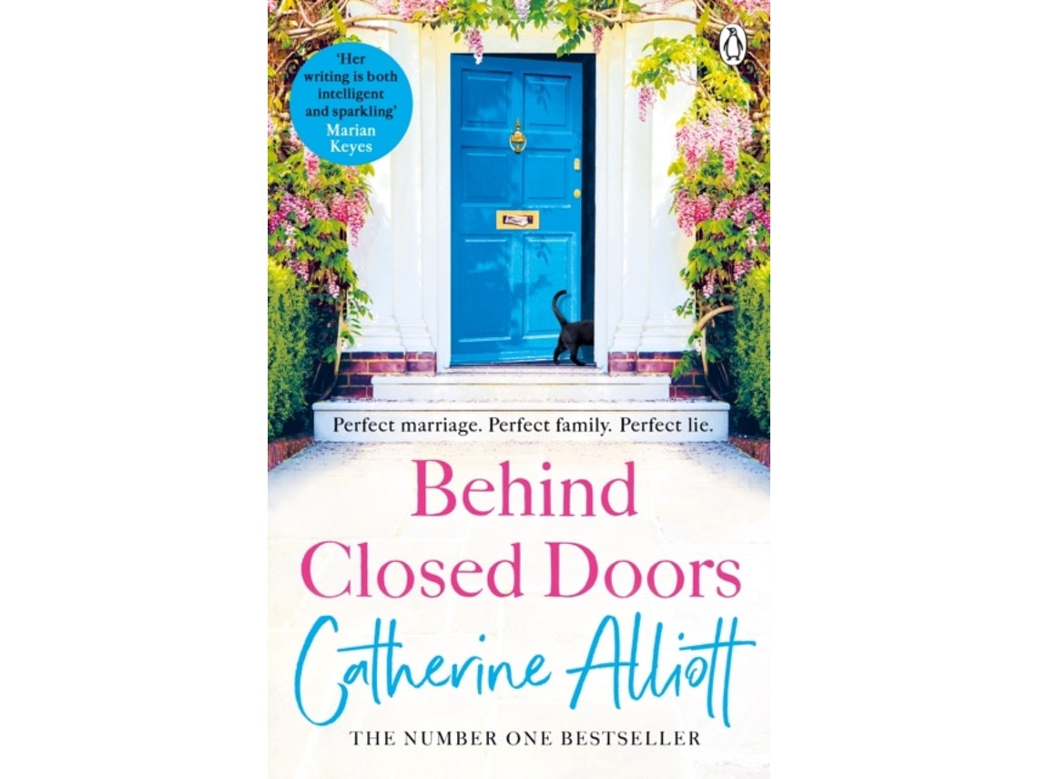 Behind Closed Doors de Catherine Alliott (Inglés)