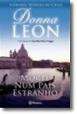 Muerte en un país extraño de Donna Leon (Portugués)