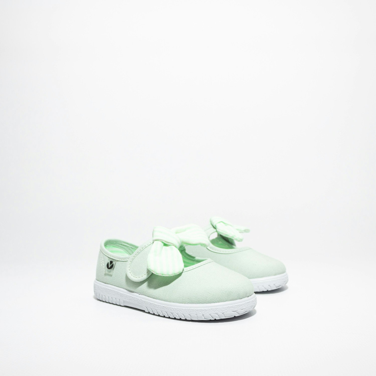 Zapato bebé con lazo y rayas