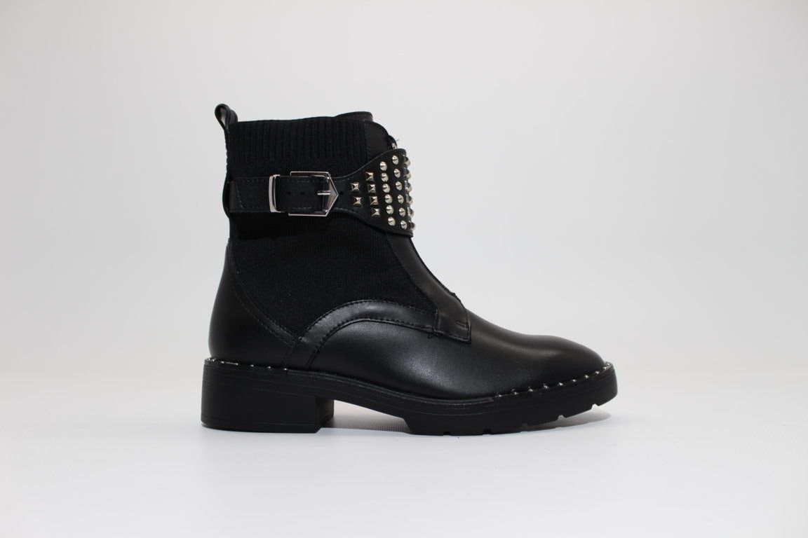 Botines Ebysu piel negros con detalles metálicos plateados