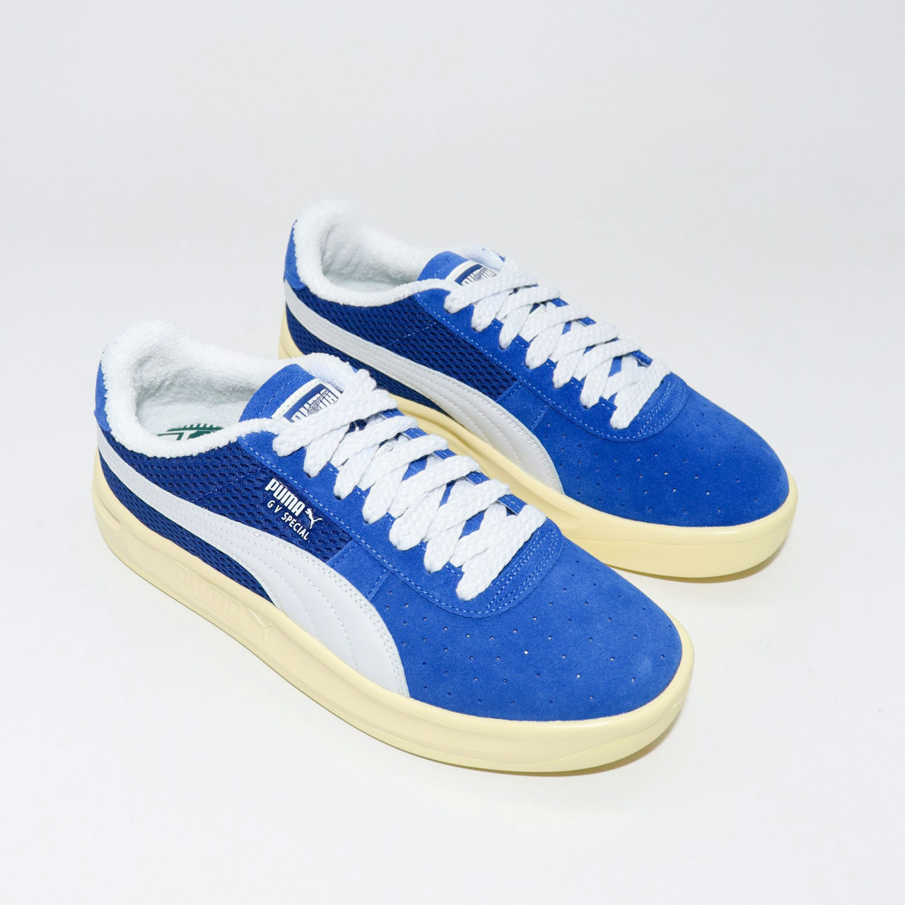Zapatillas GV Special en piel sintética