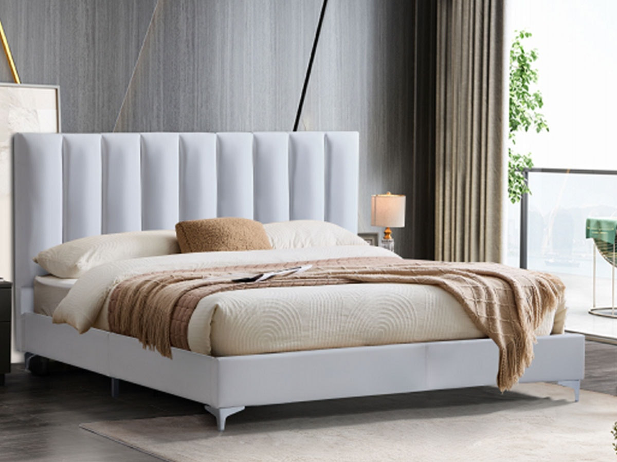 Cama de matrimonio Classic en piel sintética con estructura de madera maciza