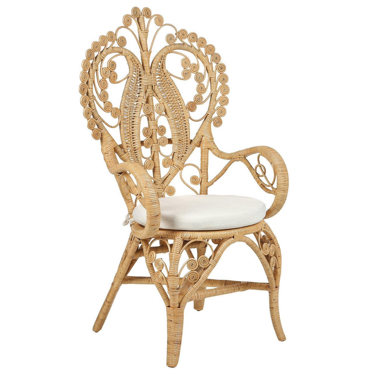 Sillón Pavão Carrara de ratán con cojín crema
