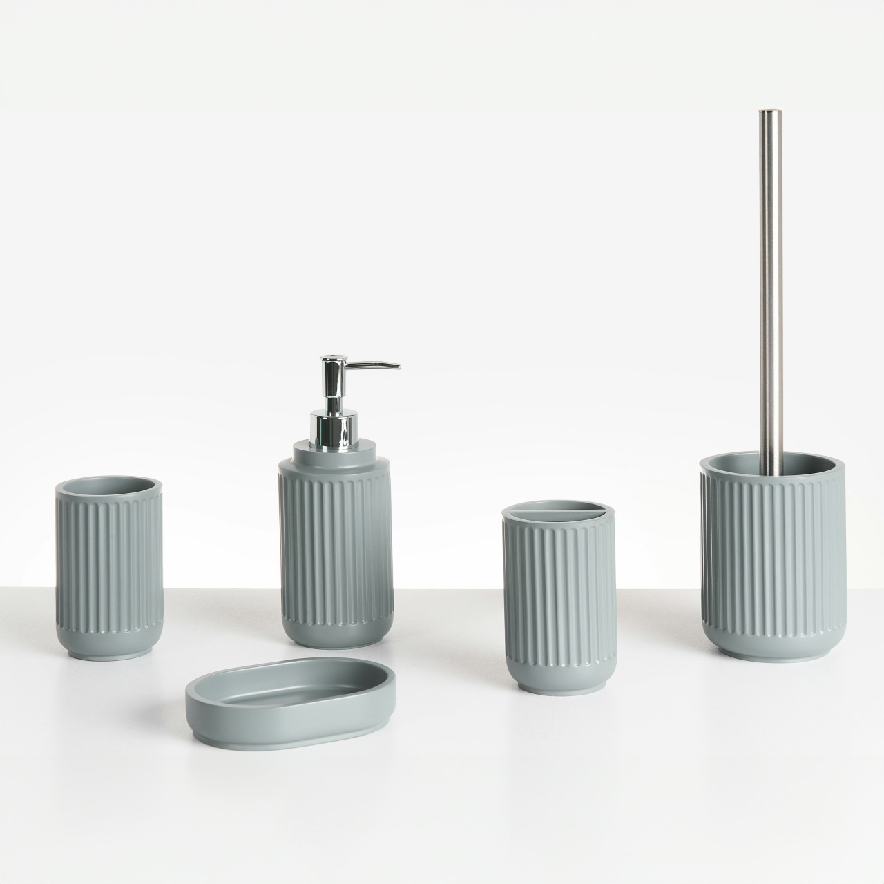 Conjunto Huarmey accesorios de baño en poliresina gris