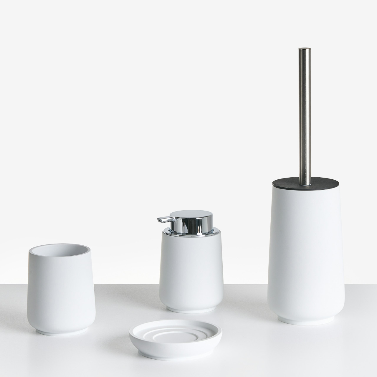 Set of 4 Bathroom Accessories Polyresin White