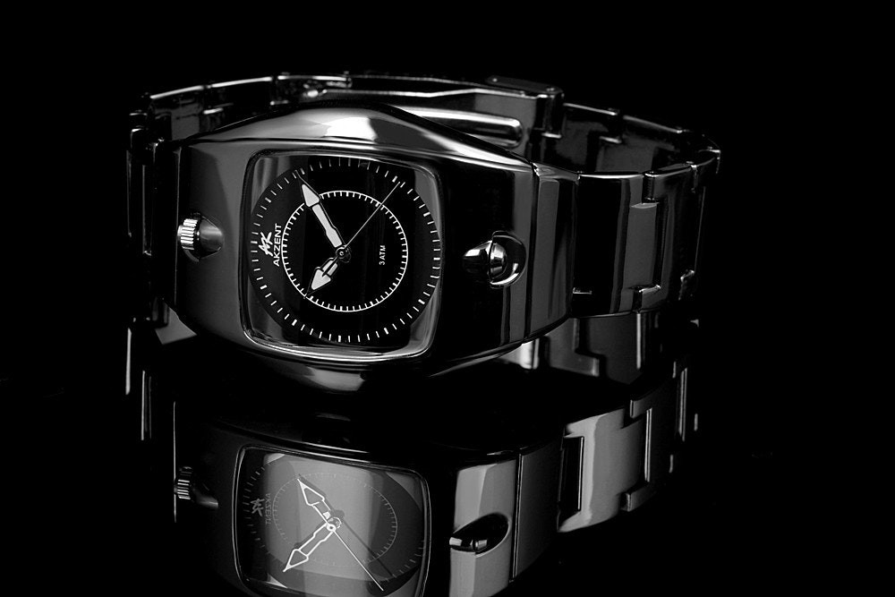 Reloj analógico con caja de acero inoxidable y pulsera metálica