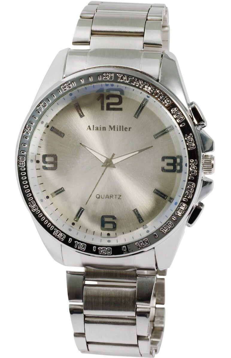 Analog stainless steel watch with metal bracelet
