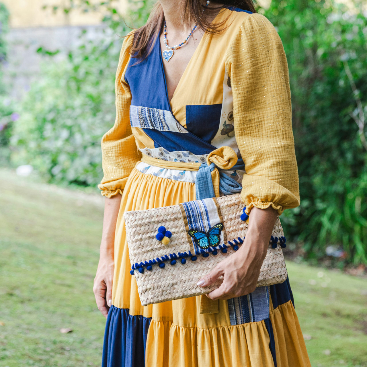 Clutch mariposa artesanal en tela