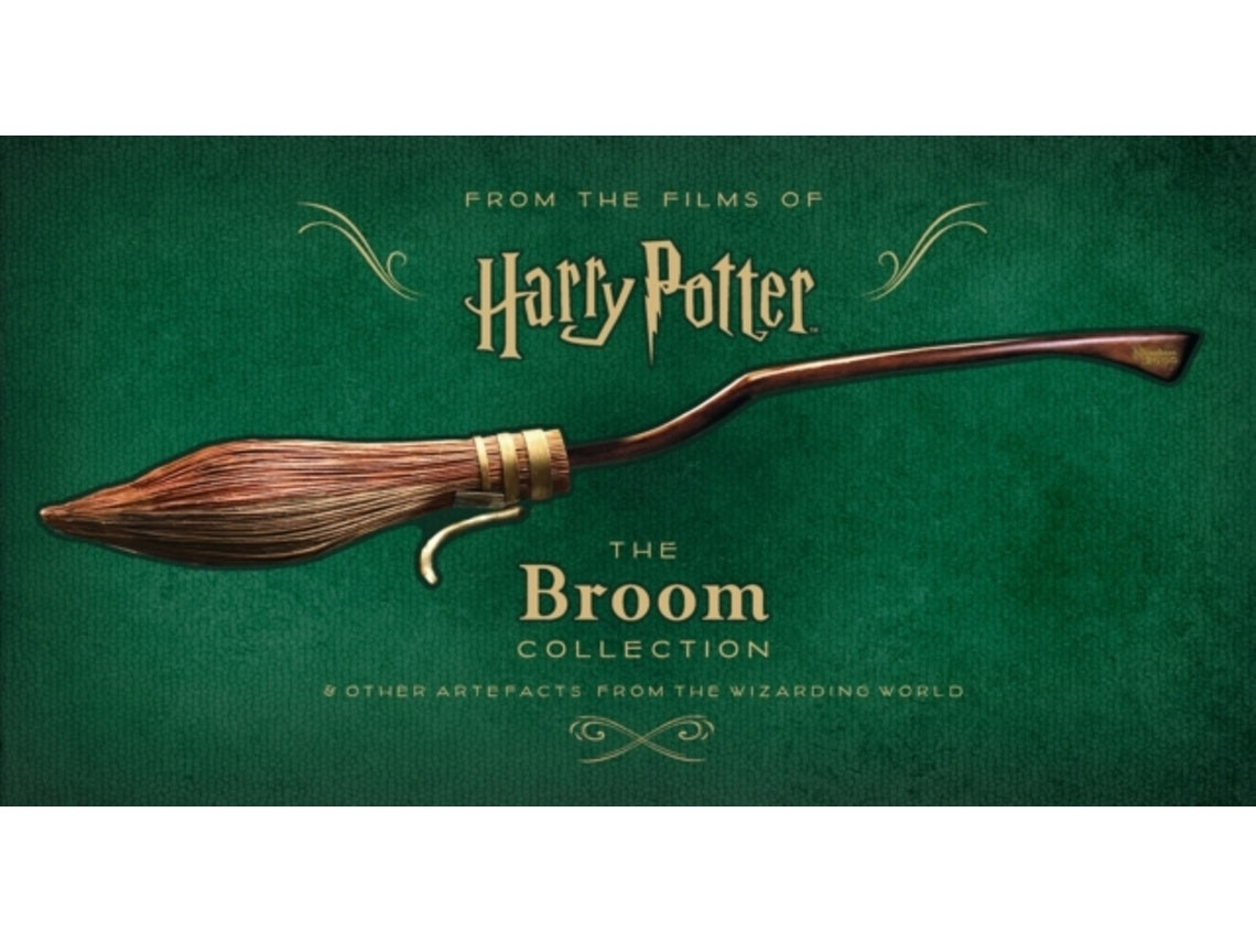 Harry Potter The Broom Collection and Other Artefacts from the Wizarding World de Warner Bros (Inglés)