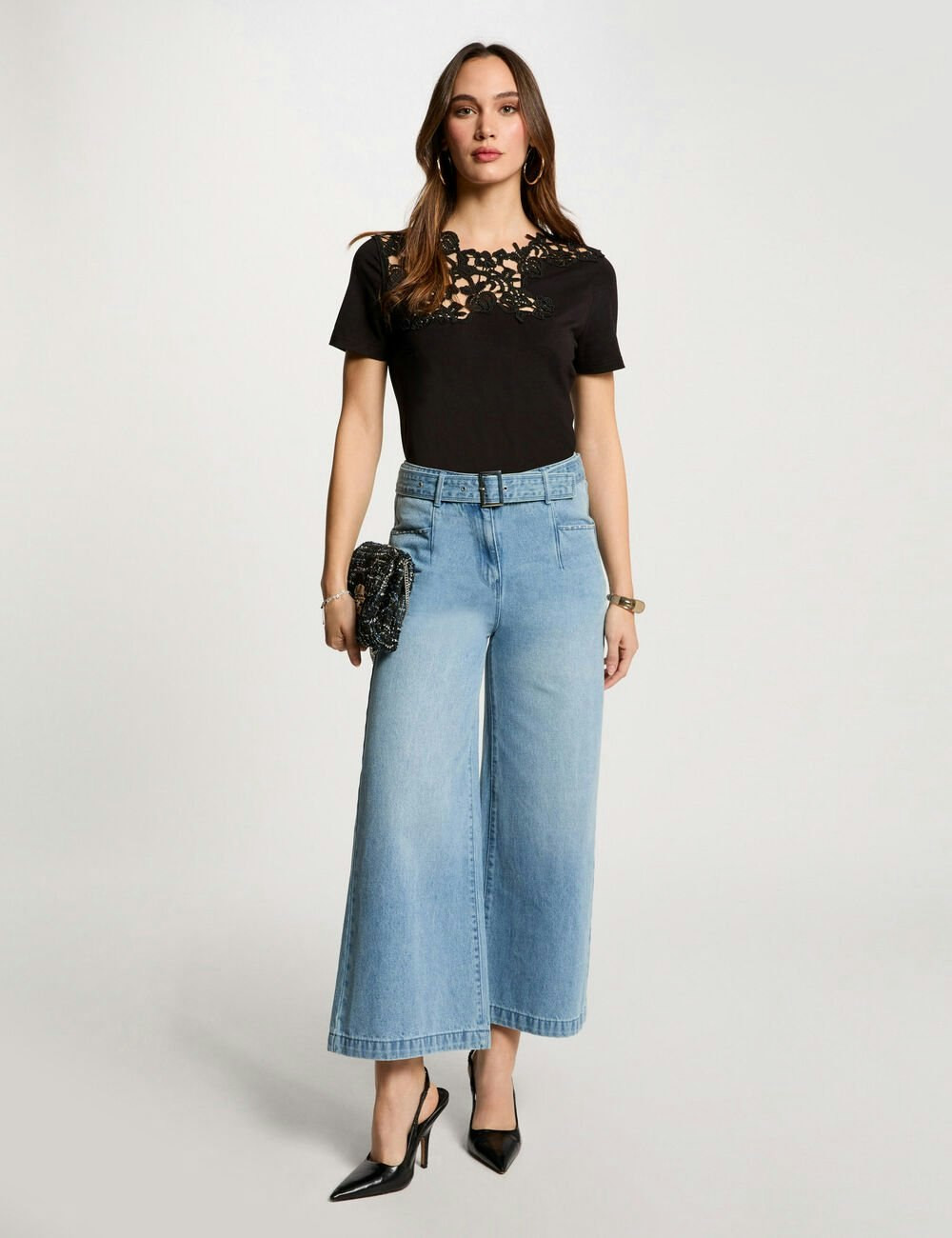 Pantalones vaqueros wide leg con cinturón