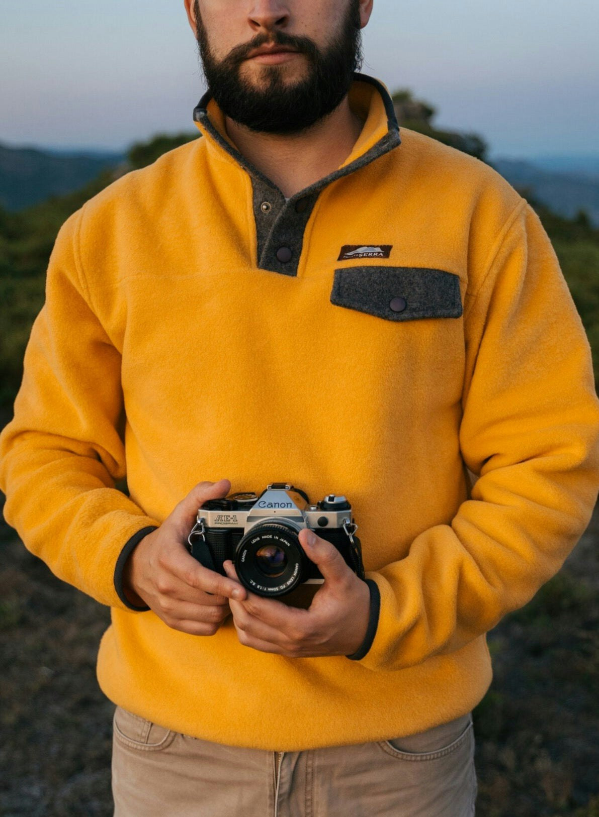 Recycled fleece sweater toasted yellow with grey burel chest pocket