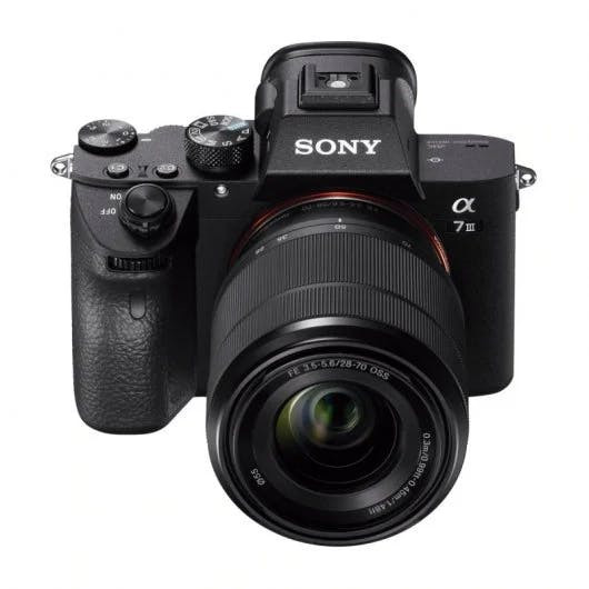 Sony Alpha A7 III + 28-70mm – Câmara Mirrorless Full Frame 24.2 MP, Vídeo 4K, Autofoco 693 Pontos, Kit Preto - ILCE7M3KBCEC