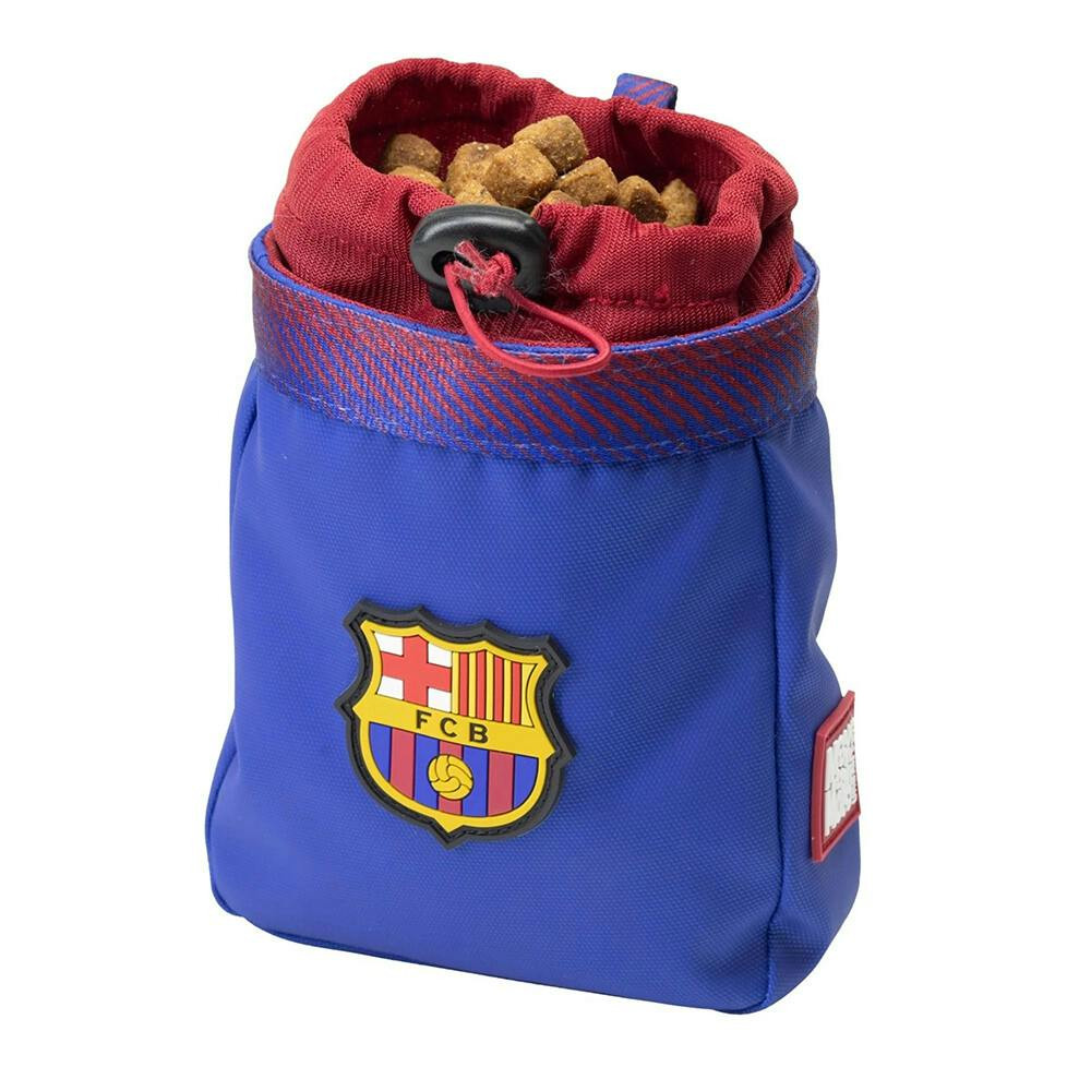 Snack pouch with one-handed closure and carabiner