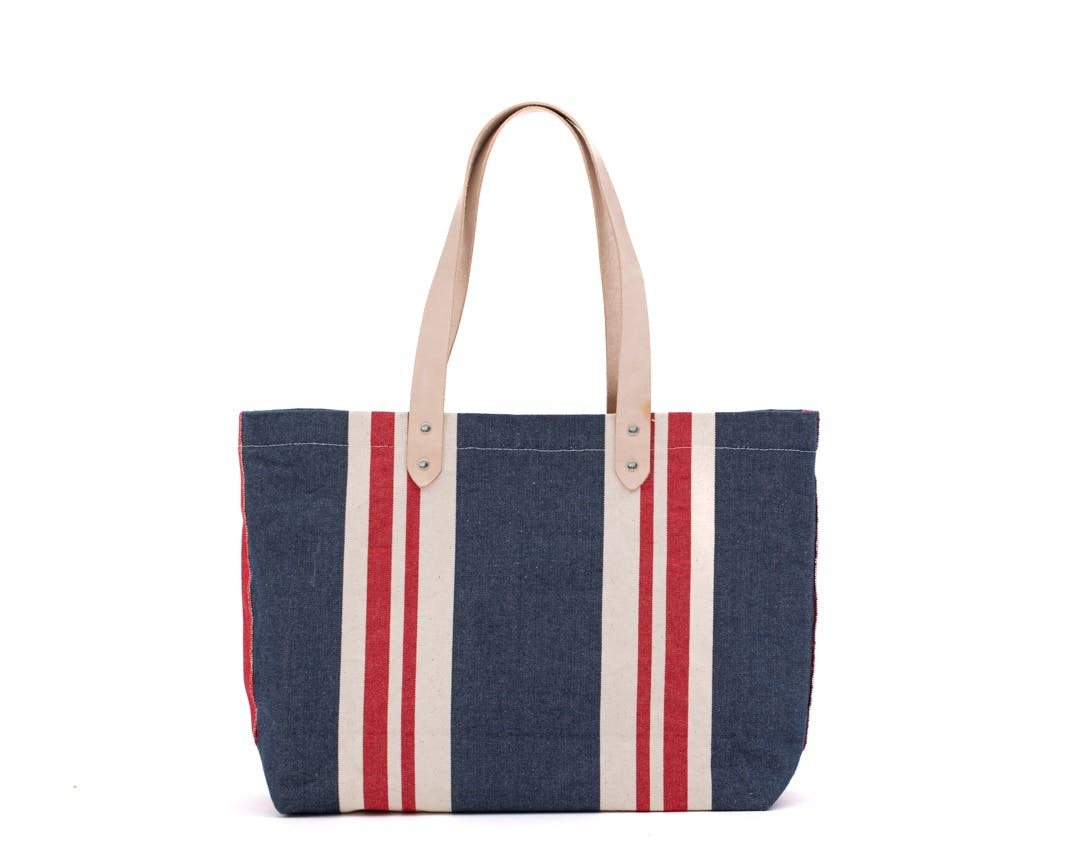Canvas beach bag with leather handles and interior pocket