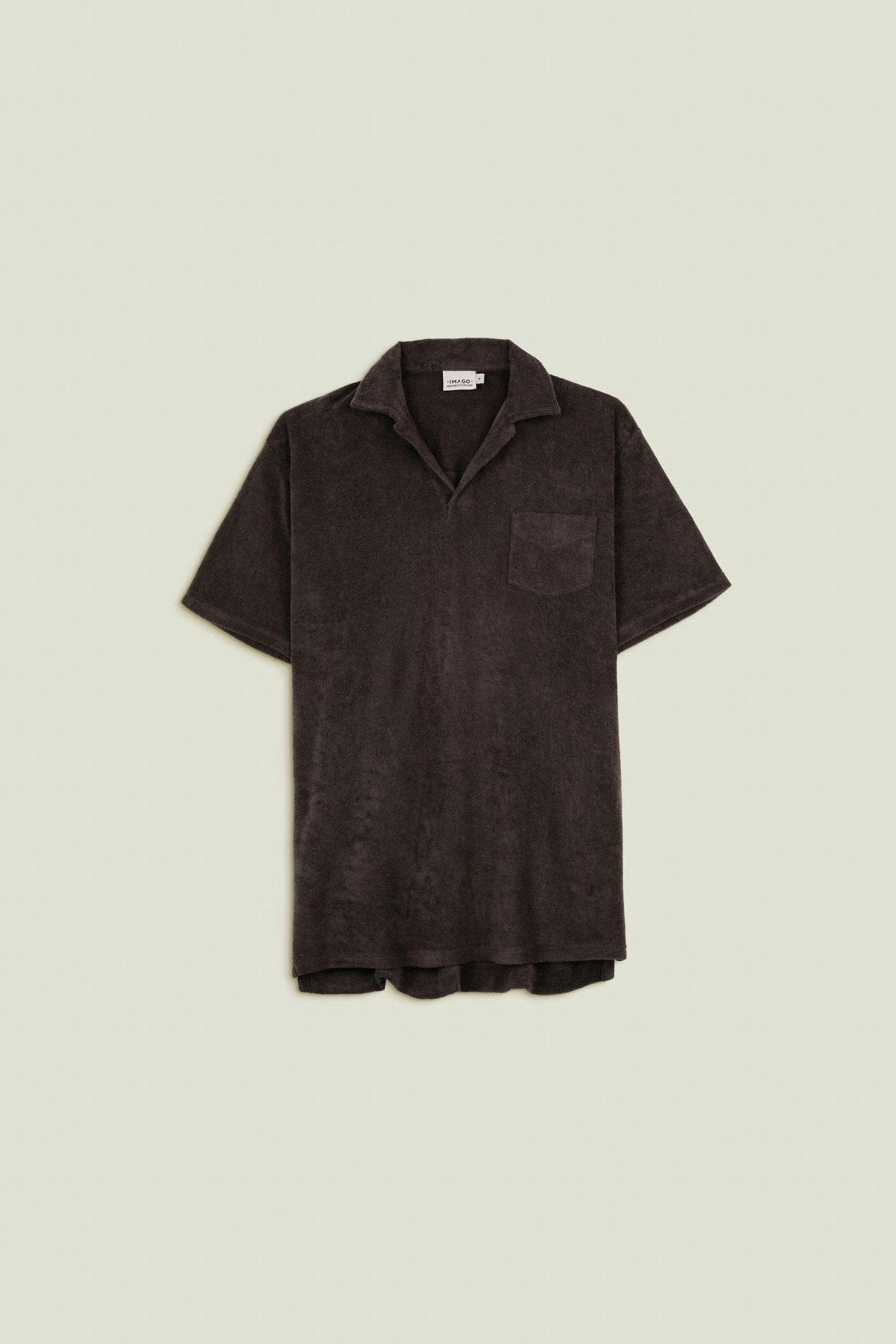Camiseta terry con cuello abierto y bolsillo en el pecho