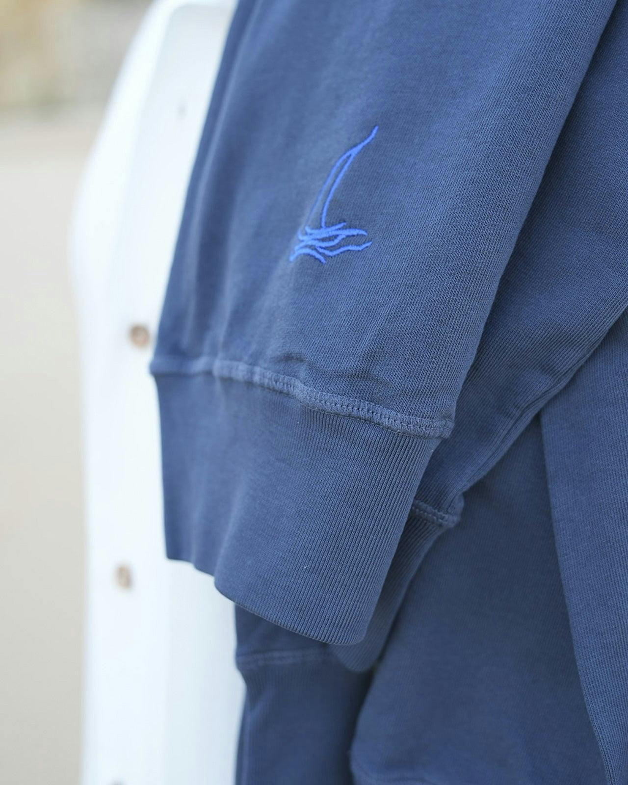 Sweatshirt with embroidered sailboat in organic cotton