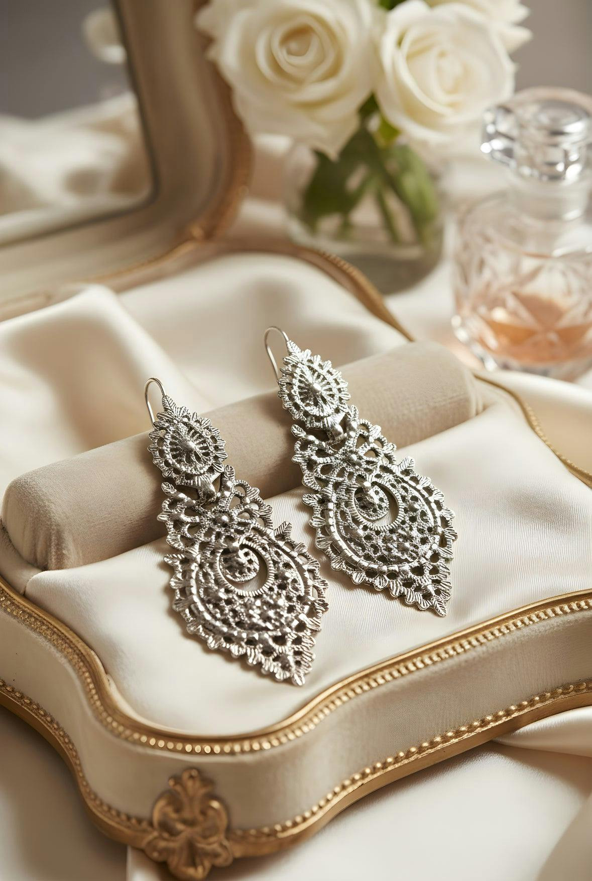 Queen Earrings in 925 Sterling Silver