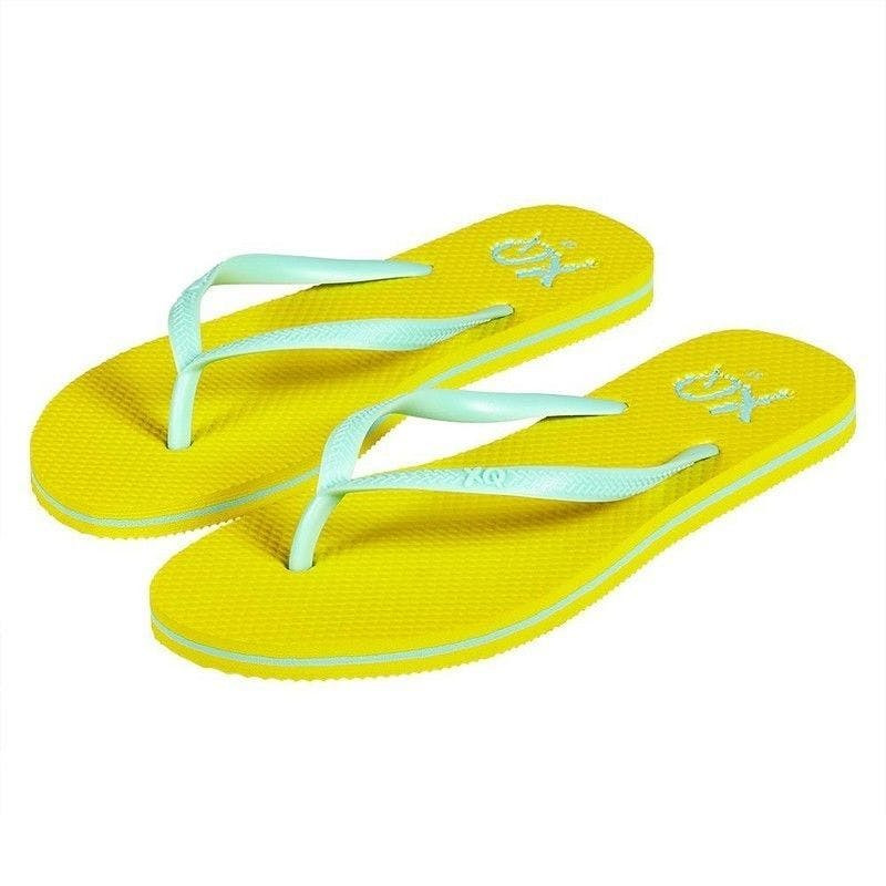 Chanclas de playa con suela de goma blanda