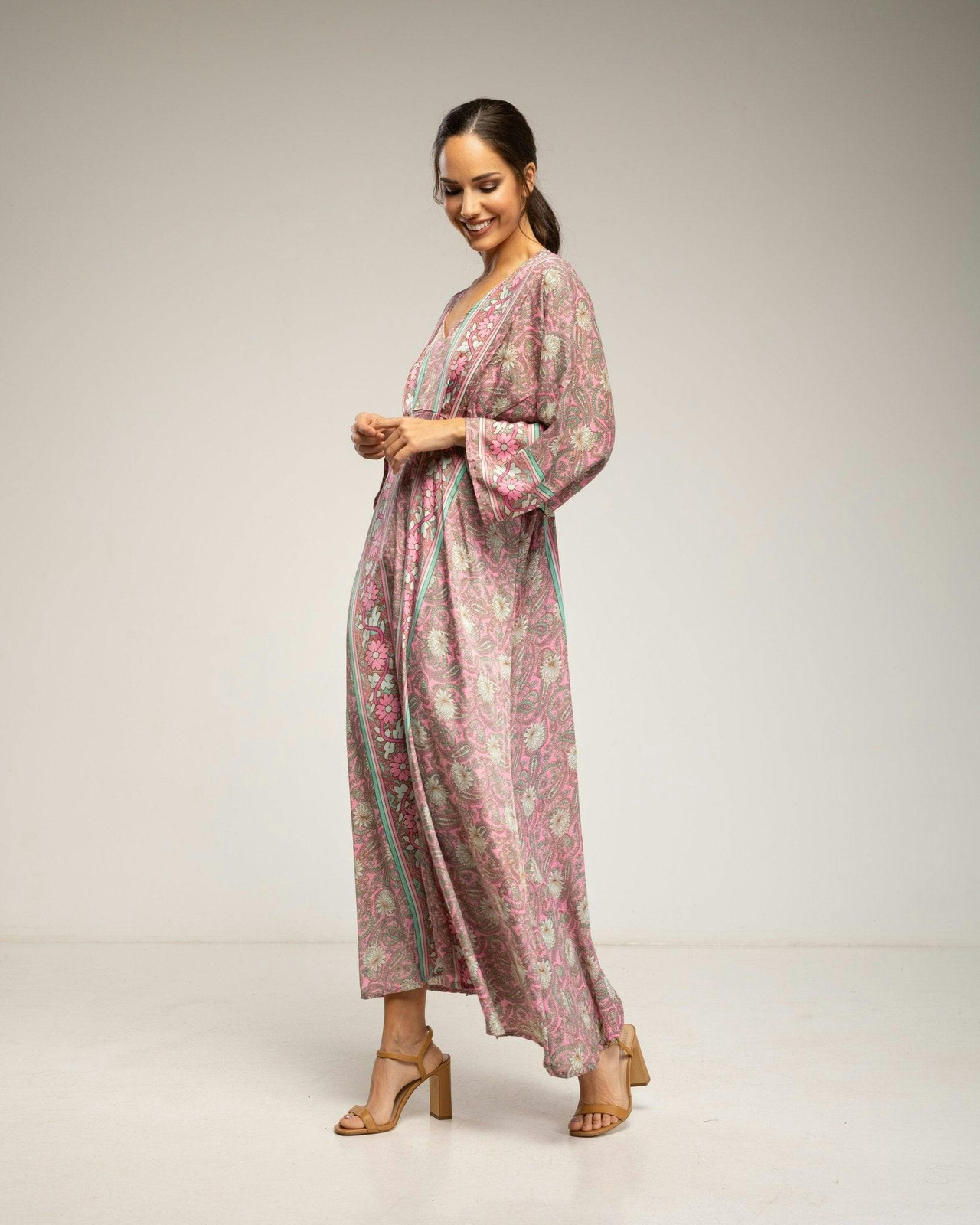 Maxi printed dress with V-neck and elastic waist
