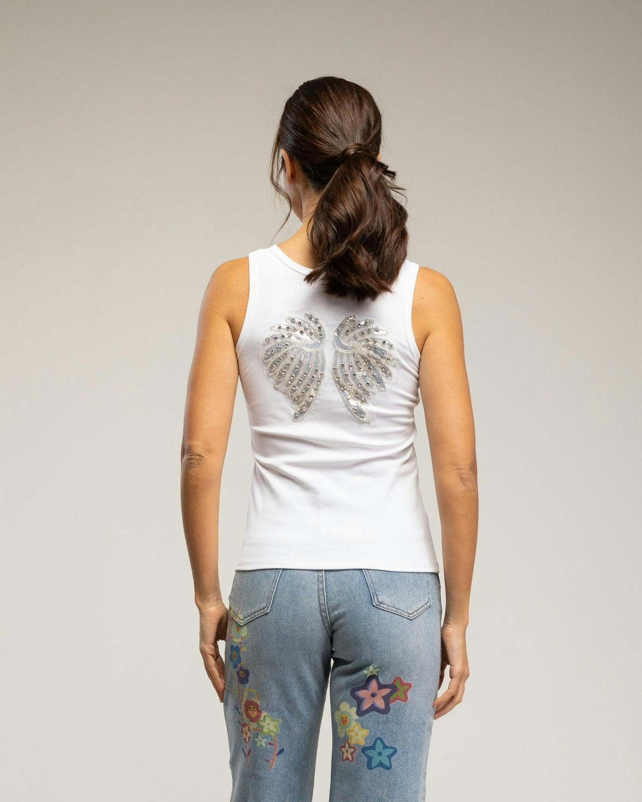 Top de tirantes en algodón con detalle de alas de strass