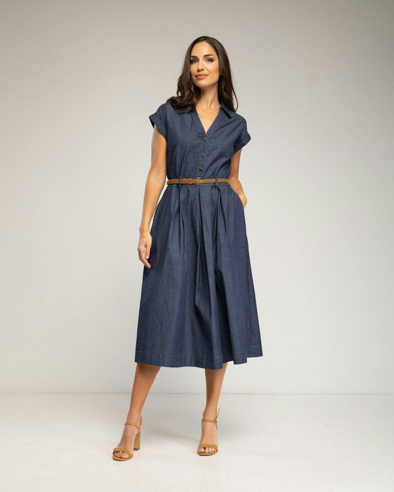 Vestido midi denim con cuerpo abotonado y falda de vuelo