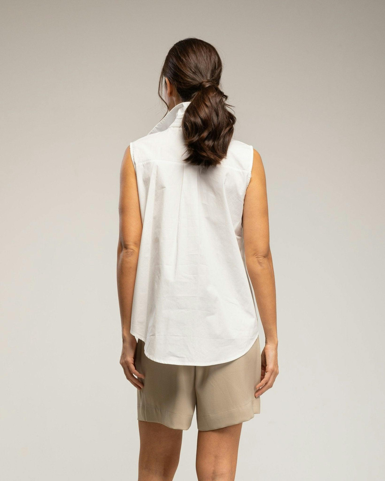 Sleeveless blouse with front embroidery cotton