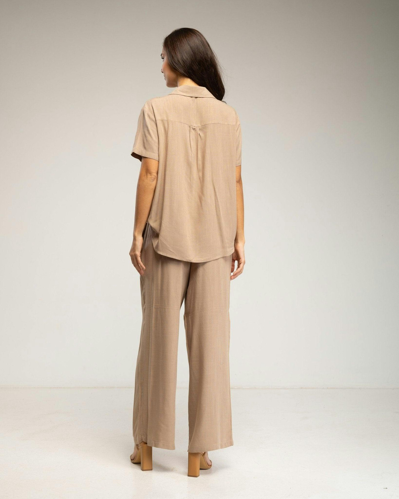 Short-sleeve shirt and elastic trousers set