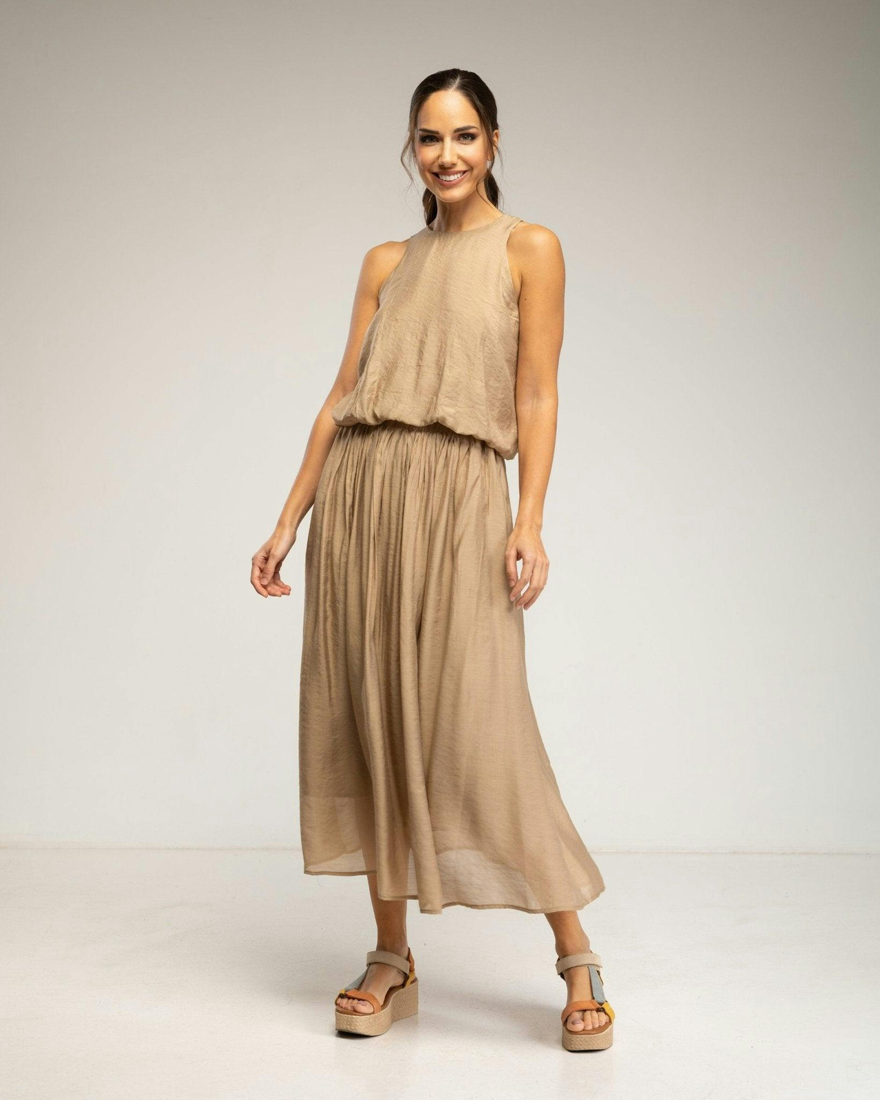 Falda midi con cintura elástica y varias capas