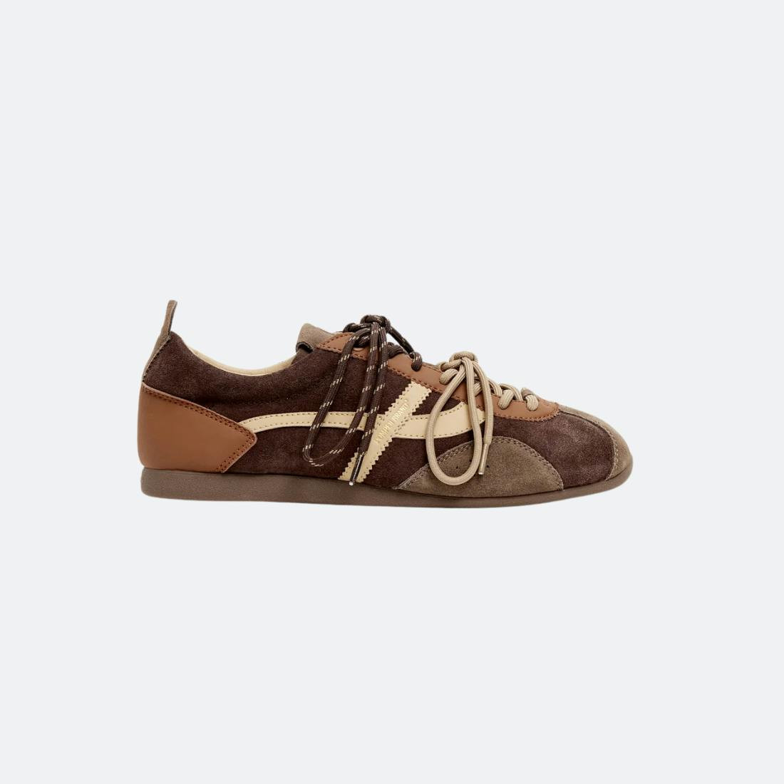 Zapatillas de napa marrón con suela baja