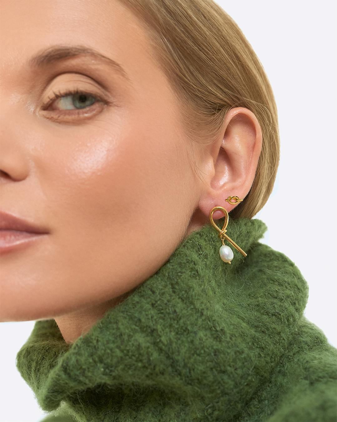 Pendientes Averie nudo en plata 925 con baño de oro 18K